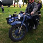 IX Piknik Historyczny w Dubicy - uczetnik grupy rekonstrukcyjnej na motorze IX Piknik Historyczny w Dubicy - uczetnik grupy rekonstrukcyjnej na motorze