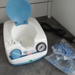 Zdjęcie prezentujące inhalator tłokowy do aerozoloterapii z nebulizatorem