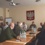 Spotkanie Starosty Bialskiego Mariusza Filipiuka z myśliwymi i rolnikami w sprawie zakazu polowań na terenie objętym stanem wyjątkowym Spotkanie Starosty Bialskiego Mariusza Filipiuka z myśliwymi i rolnikami w sprawie zakazu polowań na terenie objętym stanem wyjątkowym