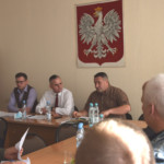 Spotkanie Starosty Bialskiego Mariusza Filipiuka z myśliwymi i rolnikami w sprawie zakazu polowań na terenie objętym stanem wyjątkowym Spotkanie Starosty Bialskiego Mariusza Filipiuka z myśliwymi i rolnikami w sprawie zakazu polowań na terenie objętym stanem wyjątkowym