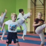 Zawodnicy rozgrzewają się przed zawodami. Zawodnicy rozgrzewają się przed zawodami.