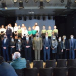 Zdjęcie grupowe wszystkich laureatów i organizatorów konkursu Zdjęcie grupowe laureatów konkursu