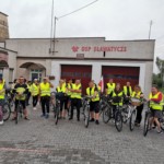 Uczestnicy Rajdu przed OSP Sławatycze Uczestnicy Rajdu przed OSP Sławatycze