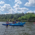 Uczestnicy podczas spływu Uczestnicy podczas spływu