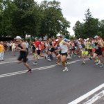 Zawodnicy wybiegają w trasę Zawodnicy wybiegają w trasę