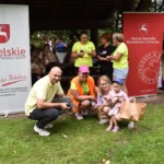 Najmłodszy uczestnik rajdu z organizatorami Najmłodszy uczestnik rajdu z organizatorami