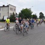 Rowerzyści przemierzają trasę Rowerzyści przemierzają trasę