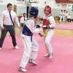 Miejsce zawodów -widoczne dwa pola walki z walczącymi zawodnikami Miejsce zawodów -widoczne dwa pola walki z walczącymi zawodnikami