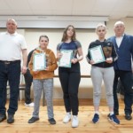 Wręczenie statuetek i dyplomów zawodnikom Wręczenie statuetek i dyplomów zawodnikom