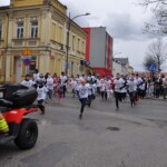 Uczestnicy w trakcie biegu Uczestnicy w trakcie biegu