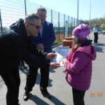 Wręczenie dyplomów uczestnikom biegu Wręczenie dyplomów uczestnikom biegu