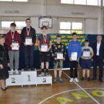 Dekoracja zawodników w kat. 56 kg Dekoracja zawodników w kat. 56 kg