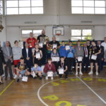 Zdjęcie grupowe zawodników, sędziów, organizatorów i zaproszonych gości Zdjęcie grupowe zawodników, sędziów, organizatorów i zaproszonych gości