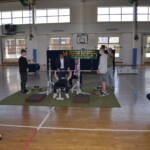 Zawodniczka przy podnoszeniu sztangi Zawodniczka przy podnoszeniu sztangi