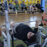 Walczący zawodnik z kat.100 kg, na sztandze 130 kg Walczący zawodnik z kat.100 kg, na sztandze 130 kg