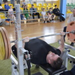 Walczący zawodnik z kat.100 kg, na sztandze 150 kg Walczący zawodnik z kat.100 kg, na sztandze 150 kg