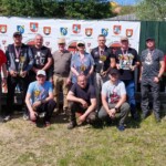 Zdjęcie grupowe zawodników startujących w zawodach Zdjęcie grupowe zawodników startujących w zawodach