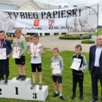 Dekoracja najmłodszych zawodników Dekoracja najmłodszych zawodników