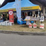 Podium, puchary i nagrody rzeczowe przygotowane do dekoracji Podium, puchary i nagrody rzeczowe przygotowane do dekoracji