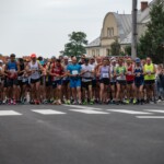 Biegacze na linii startu Biegacze na linii startu