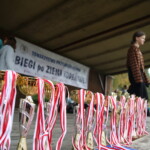 Puchary i medale dla uczestników biegu Puchary i medale dla uczestników biegu