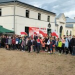 Odśpiewanie hymnu przez uczestników zawodów Odśpiewanie hymnu przez uczestników zawodów