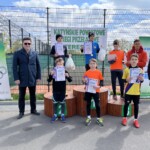 Na podium chłopcy z kl IV SP